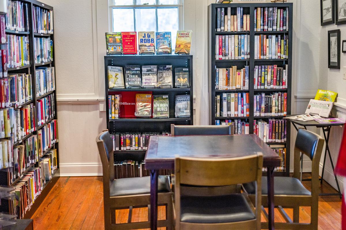 Minneola Library Adult Fiction Room